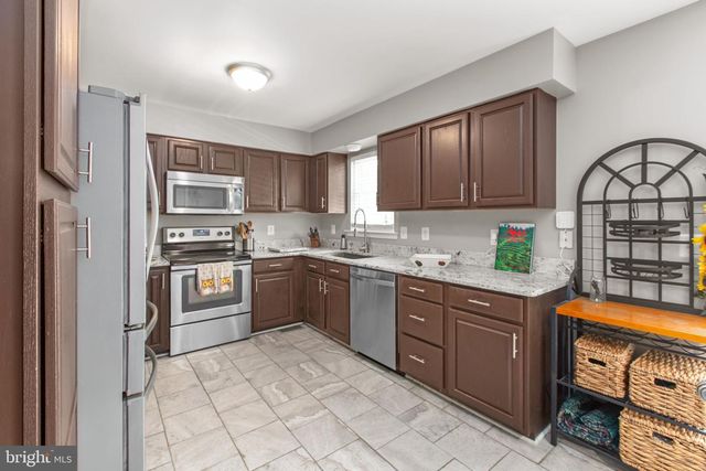 216 FAIRFAX LN, Locust Grove, VA 22508