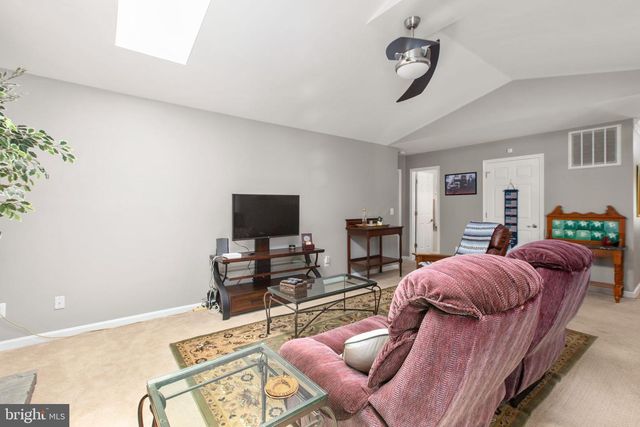 216 FAIRFAX LN, Locust Grove, VA 22508