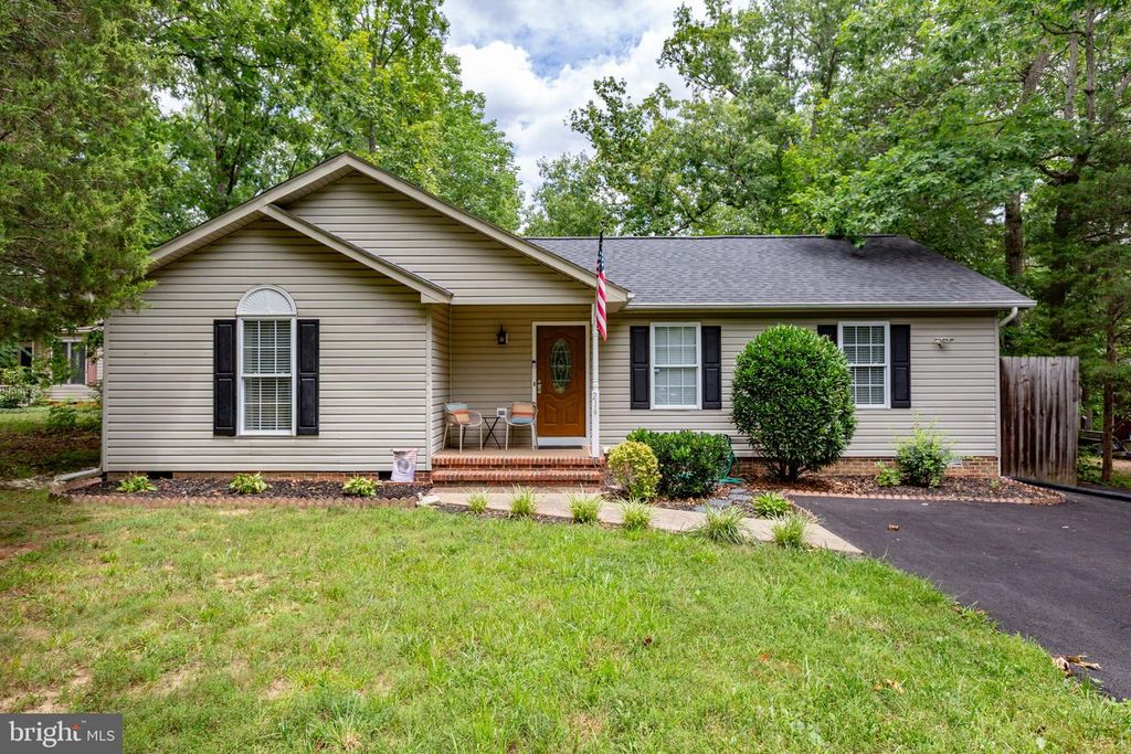 216 FAIRFAX LN, Locust Grove, VA 22508