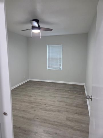 619 13th Street 2, Galveston, TX 77550