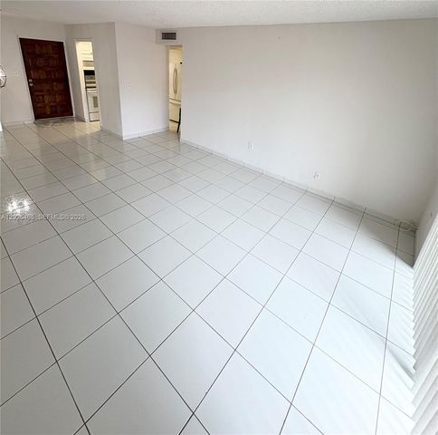 5201 NW 7th St 411, Miami, FL 33126