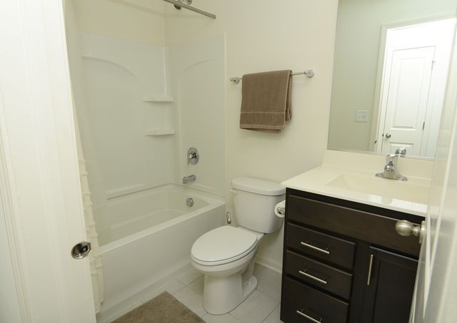 2202 Venture Drive, Schaumburg, IL 60173