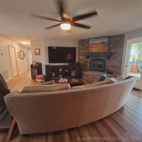 324 Falcon Lane, Eufaula, OK 74432