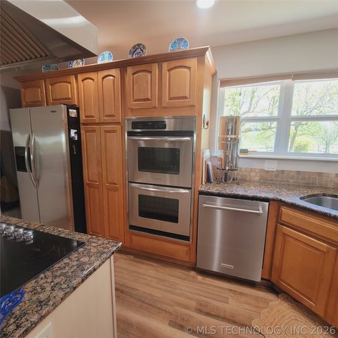 324 Falcon Lane, Eufaula, OK 74432