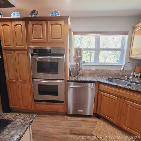 324 Falcon Lane, Eufaula, OK 74432