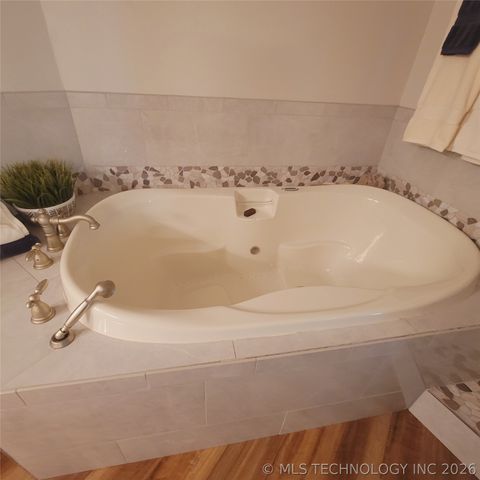 324 Falcon Lane, Eufaula, OK 74432