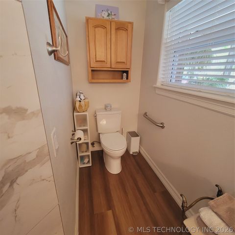 324 Falcon Lane, Eufaula, OK 74432