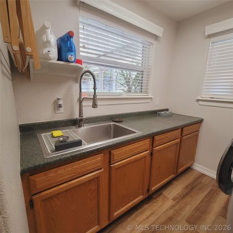 324 Falcon Lane, Eufaula, OK 74432