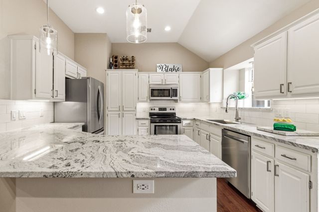 2215 Dallas Drive, Carrollton, TX 75006