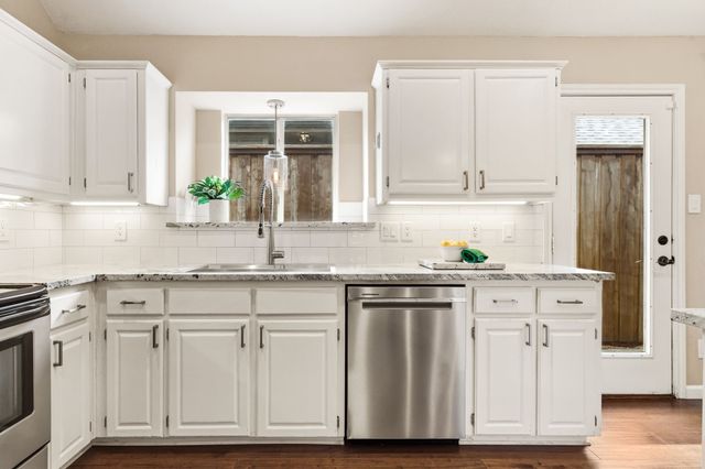 2215 Dallas Drive, Carrollton, TX 75006