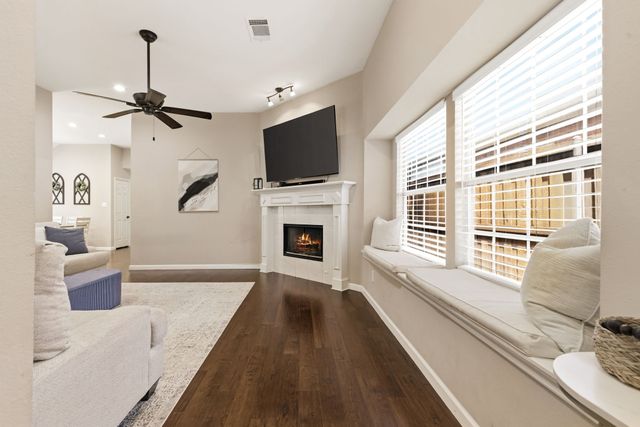 2215 Dallas Drive, Carrollton, TX 75006