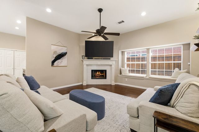2215 Dallas Drive, Carrollton, TX 75006