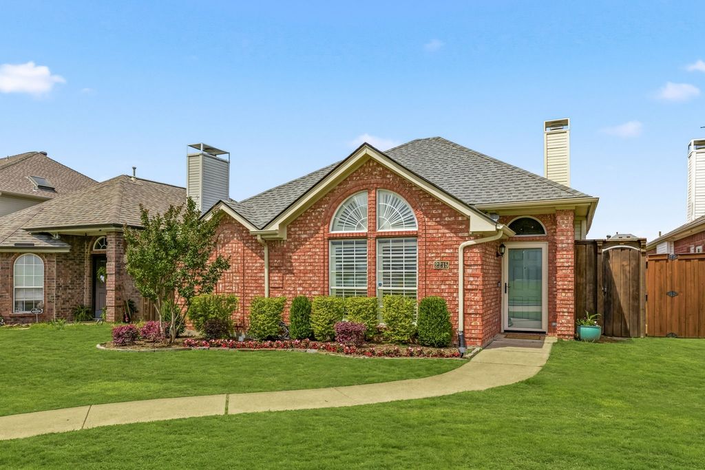 2215 Dallas Drive, Carrollton, TX 75006