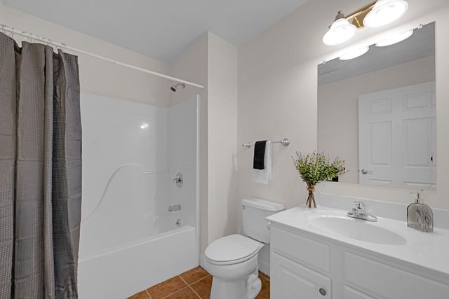 156 Hillside Village Dr 156, West Boylston, MA 01583