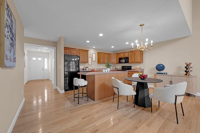 156 Hillside Village Dr 156, West Boylston, MA 01583