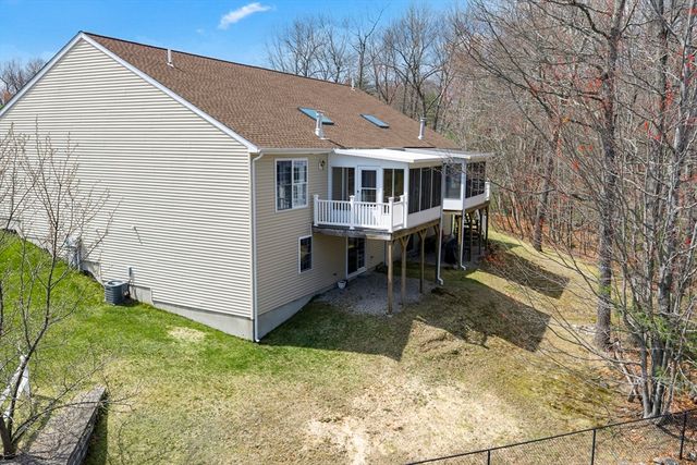 156 Hillside Village Dr 156, West Boylston, MA 01583