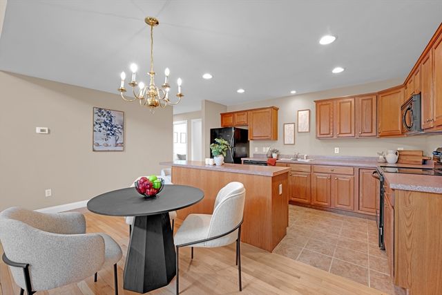 156 Hillside Village Dr 156, West Boylston, MA 01583