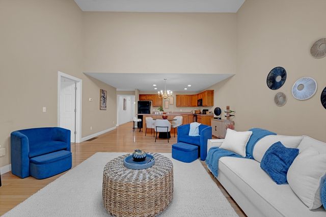 156 Hillside Village Dr 156, West Boylston, MA 01583