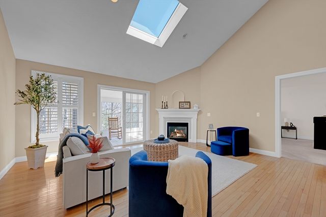 156 Hillside Village Dr 156, West Boylston, MA 01583