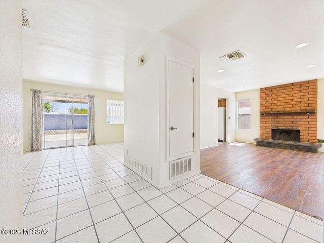 1285 S Lynx Drive, Tucson, AZ 85713