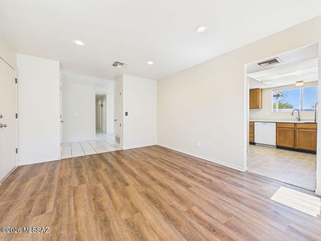 1285 S Lynx Drive, Tucson, AZ 85713