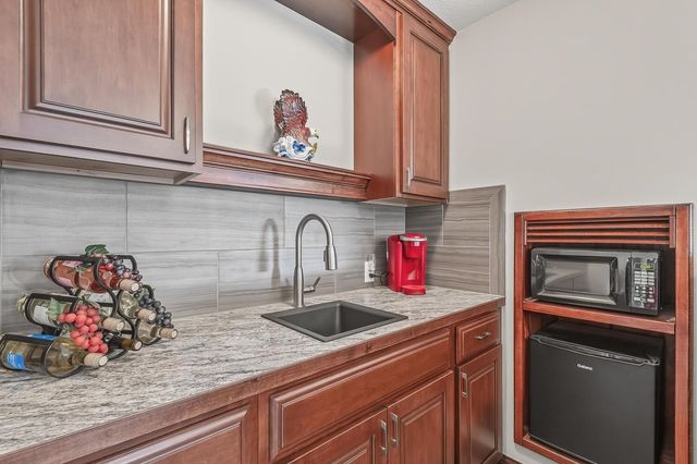 8705 E Scragg St, Wichita, KS 67226