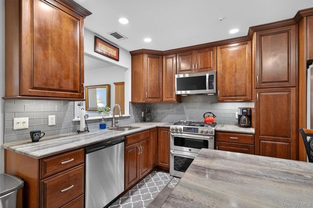 19 Olde Wagon Road, Warwick, NY 10990