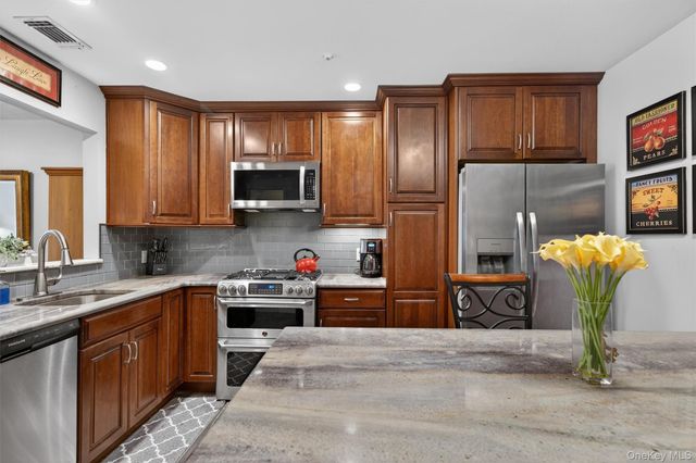 19 Olde Wagon Road, Warwick, NY 10990