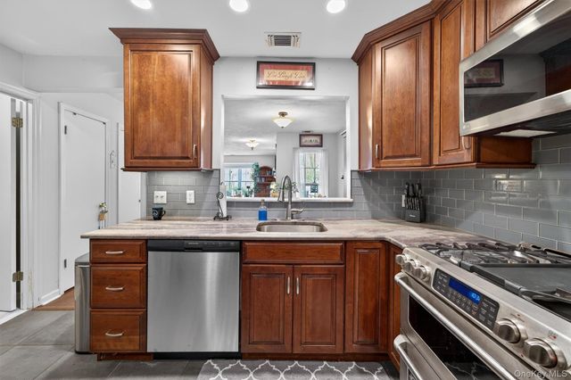 19 Olde Wagon Road, Warwick, NY 10990