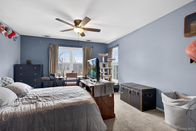 19 Olde Wagon Road, Warwick, NY 10990