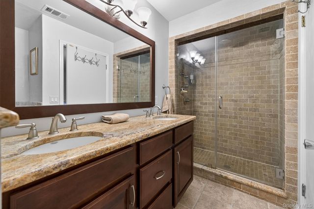 19 Olde Wagon Road, Warwick, NY 10990