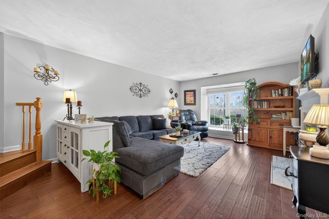 19 Olde Wagon Road, Warwick, NY 10990