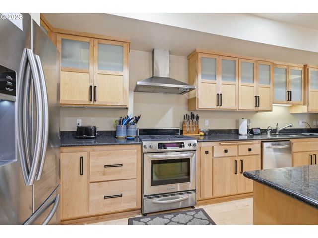2909 LORD BYRON Pl, Eugene, OR 97408