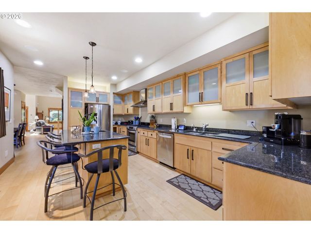 2909 LORD BYRON Pl, Eugene, OR 97408
