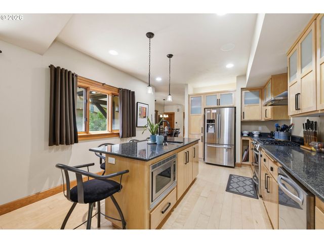 2909 LORD BYRON Pl, Eugene, OR 97408