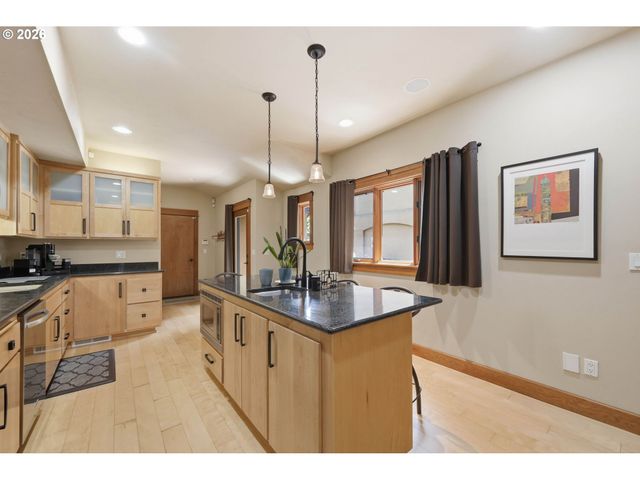 2909 LORD BYRON Pl, Eugene, OR 97408