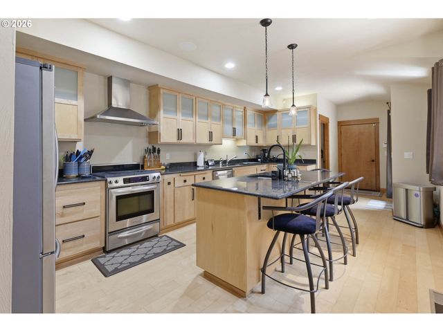 2909 LORD BYRON Pl, Eugene, OR 97408