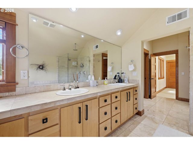 2909 LORD BYRON Pl, Eugene, OR 97408