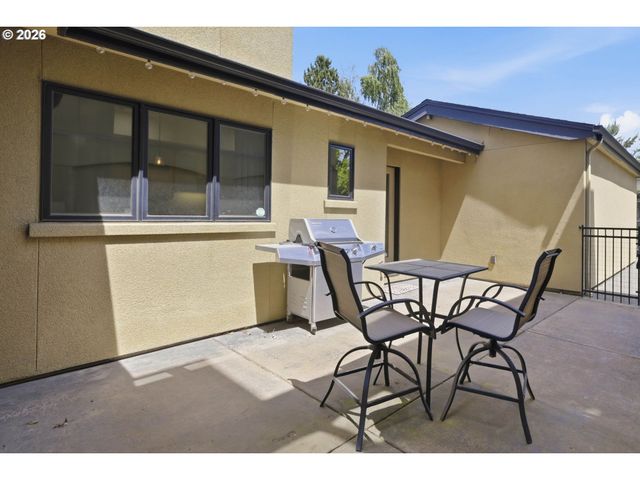 2909 LORD BYRON Pl, Eugene, OR 97408