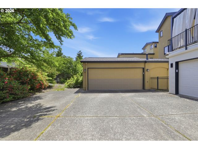 2909 LORD BYRON Pl, Eugene, OR 97408