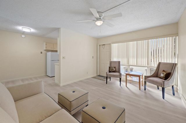3205 SE 7th Street 206, Pompano Beach, FL 33062