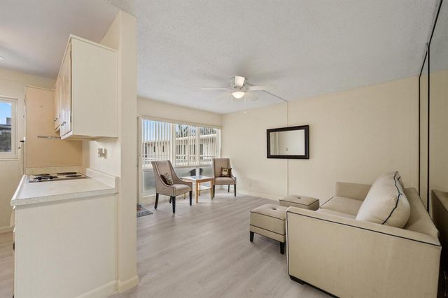3205 SE 7th Street 206, Pompano Beach, FL 33062
