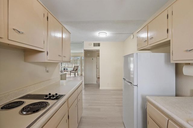 3205 SE 7th Street 206, Pompano Beach, FL 33062
