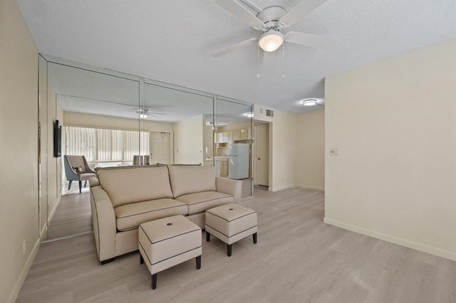 3205 SE 7th Street 206, Pompano Beach, FL 33062