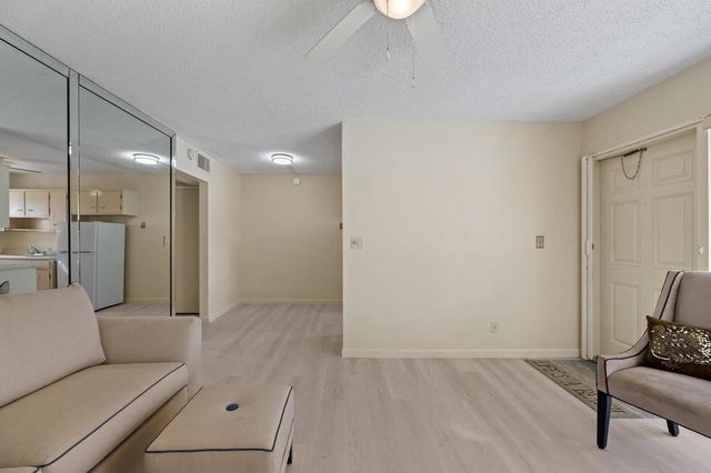 3205 SE 7th Street 206, Pompano Beach, FL 33062
