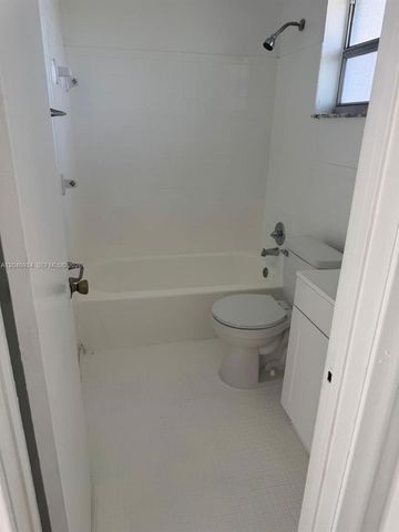13725 NE 6th Ave 402, North Miami, FL 33161