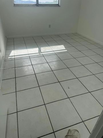 13725 NE 6th Ave 402, North Miami, FL 33161