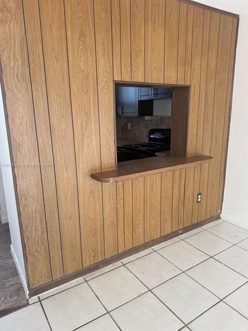 13725 NE 6th Ave 402, North Miami, FL 33161