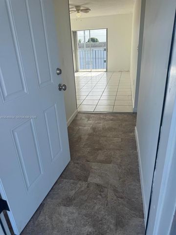 13725 NE 6th Ave 402, North Miami, FL 33161