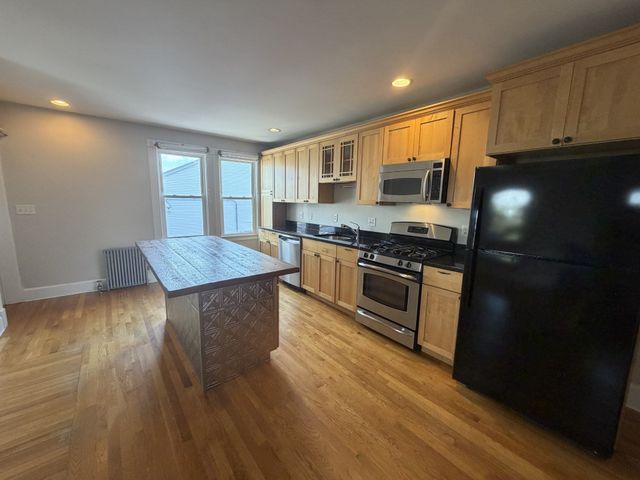 2 Holton St 2B, Medford, MA 02155